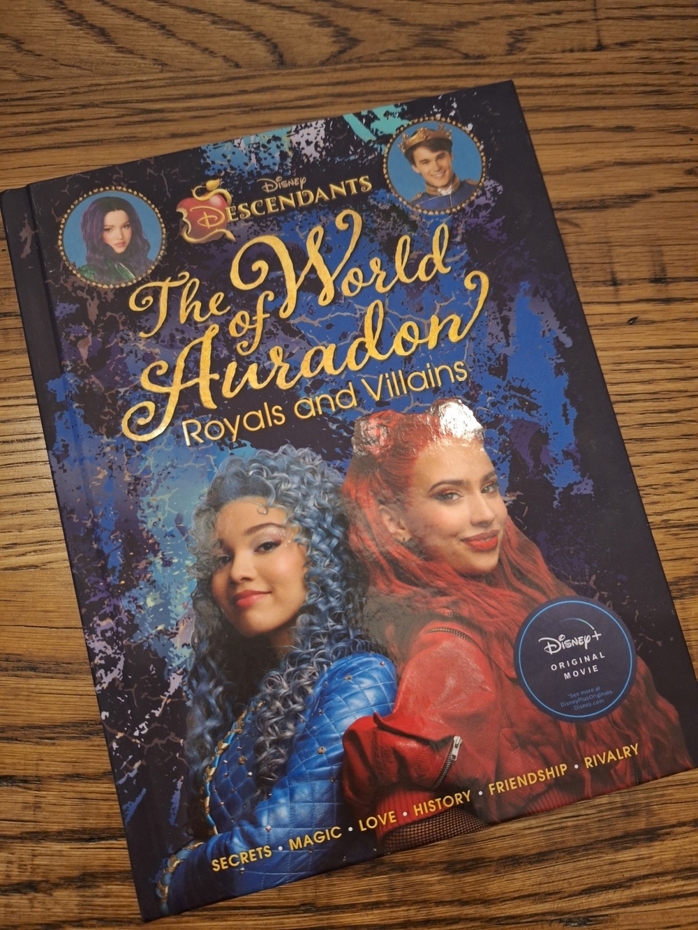 Disney The World of Auradon Royals and Villains - Blue and Red Cover